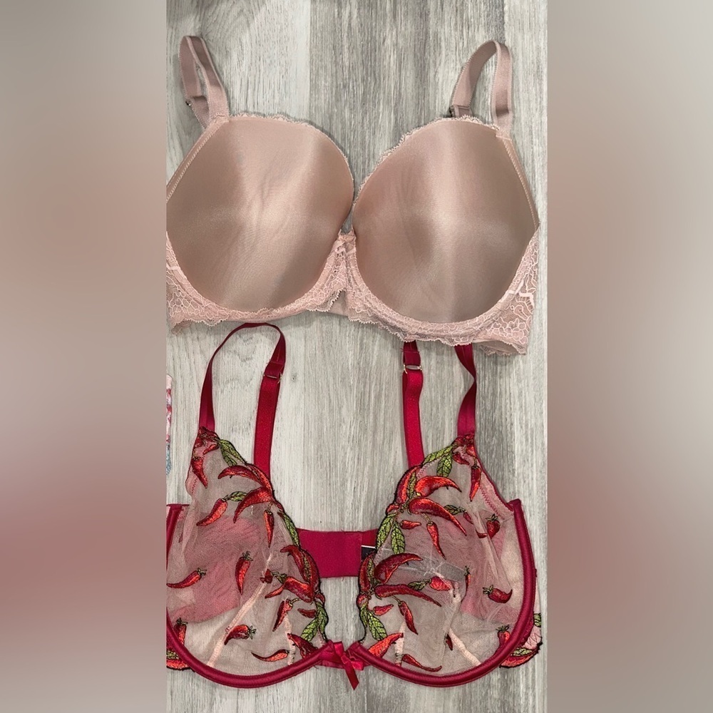 Victoria Secret Bras 34DDD (F)